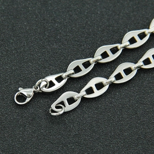Bracciale a maglia a chicco di caffè in acciaio inossidabile lucido con moschettone