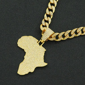 Afrikakarte-Anhänger mit goldener Cuban-Kette und Strassbesatz für Hip-Hop-Streetstyle
