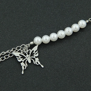 Hollow butterfly pendant necklace with white pearls and silver cuban chain stitching