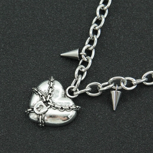 Silberne Herzschloss-Halskette im Punk-Stil mit Metallstacheln und klobiger Kette