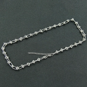 Collier chaîne en acier inoxydable argenté style industriel avec fermoir mousqueton