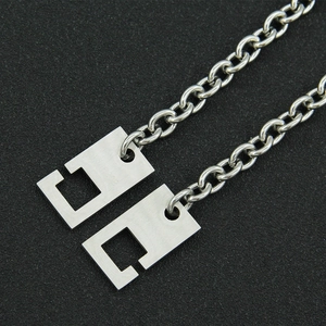 Unisex geometric stainless steel link chain necklace with silver G-shaped pendants