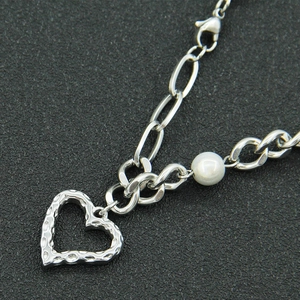 Ins style silver titanium steel heart pendant necklace with asymmetrical pearl chain detail