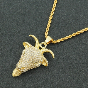 Collana hip hop con ciondolo testa di capra 3D e strass scintillanti su catena dorata