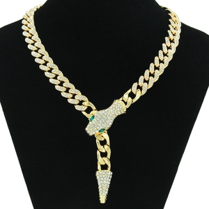 Collier Chaîne Cubaine Hip Hop Tête de Serpent Pour Hommes Alliage Strass Yeux Verts Pendentif Bijoux Tendance Individuelle