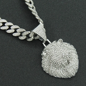 Collier pendentif tête de lion 3D hip hop avec zircons sertis sur une chaîne cubaine argentée