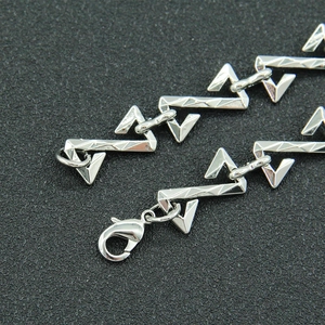 Collier en alliage d'argent avec maillons créatifs en Z et chaîne triangulaire à fermoir mousqueton