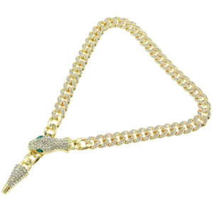 Chaîne cubaine dorée avec pendentif tête de serpent serti de diamants style hip hop
