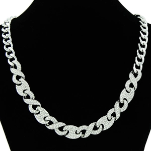 Collier cubain argenté brillant avec boucles infini ornées de cristaux étincelants