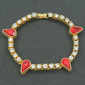 Bracelet hip-hop doré avec strass blancs ronds et gemmes rouges en forme de goutte d'eau