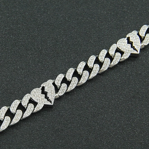 Chaîne cubaine argentée sertie de diamants avec pendentif cœur brisé style hip-hop