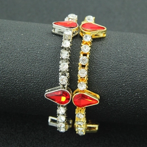 Bracelets dorés et argentés avec pierres rouges en forme de goutte et cristaux scintillants