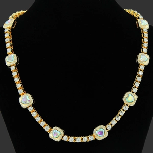 Coole goldene Choker-Halskette für Herren mit bunten Herzsteinen und Strass-Verzierung