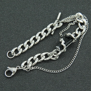 Collier chaîne à maillons cubains argentés avec pendentif central en pierre noire
