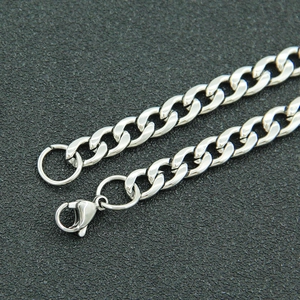 Collier chaîne cubaine argentée polie pour femme avec fermoir mousqueton et pendentif étoile