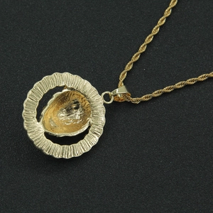 Hip hop gold lion head pendant necklace with twisted rope chain on black texture