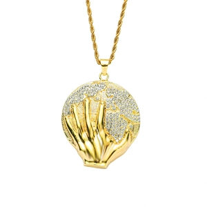 Collier Pendentif Main Tenant la Terre Hip Hop Hommes Iced Out Bijoux Alliage Zinc Strass Chaîne Torsadée Acier