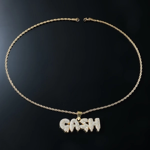 Collier hip hop plaqué or avec chaîne torsadée et pendentif CASH serti de cristaux