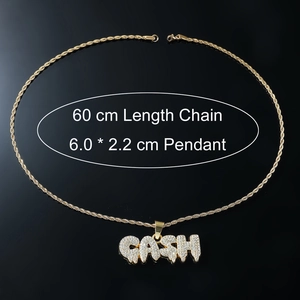 Pendentif CASH style hip hop avec chaîne torsadée dorée de 60cm sertie de strass blancs