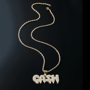 Collier hip hop plaqué or avec pendentif lettres CASH et zircons étincelants