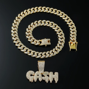 Hip-Hop GASH Anhänger mit goldener Panzerkette und vereistem Schmelz-Buchstaben-Design