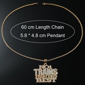 Collier hip hop plaqué or avec chaîne torsadée et pendentif lettres en strass 60cm