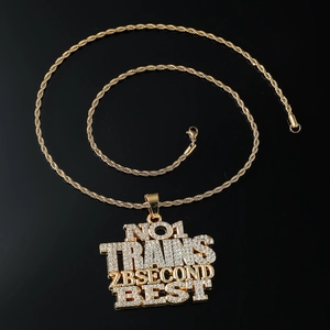 Collier hip hop plaqué or avec pendentif No1 Trains 2B Second Best serti de strass