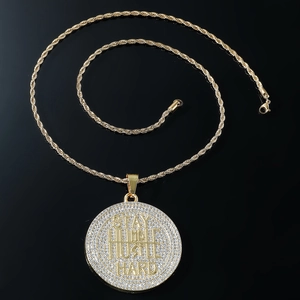 Collier hip hop doré avec pendentif Stay Humble Hustle Hard serti de cristaux