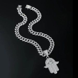 Collier hip hop main de Fatima en argent avec chaîne cubaine et strass brillants