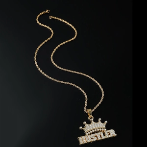Iced out gold crown HUSTLER pendant necklace with twisted rope chain for hip hop style