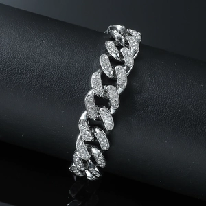 Bracciale cubano da uomo color argento con strass incastonati su base nera