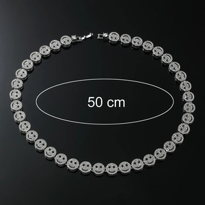 Detail der silbernen Iced-Out Gliederkette mit Smiley-Anhängern und 50 cm Längenangabe