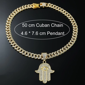 Pendentif Main de Fatma Hiphop avec chaîne cubaine dorée de 50cm et zircons blancs
