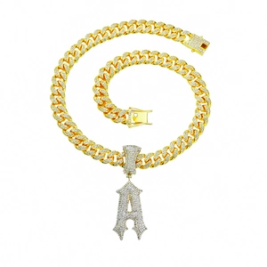 Collier chaîne cubaine dorée hip hop avec pendentif lettre A serti pour hommes
