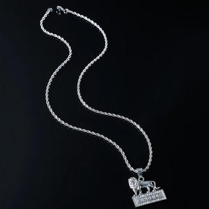 Collier pendentif lion punk argenté avec lettrage KING LION et chaîne de corde torsadée