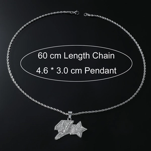 Détail chaîne hip hop argentée montrant la longueur 60cm et dimensions du pendentif 47