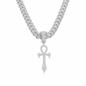 Collier chaîne cubaine argentée avec pendentif croix Ankh étincelant serti de diamants