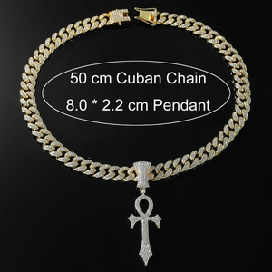 Pendentif croix Ankh dorée sertie de zircons sur chaîne cubaine de 50cm, détail 8x2,2cm