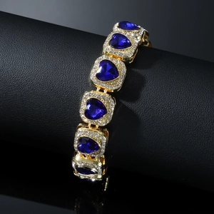 Vergoldetes Gliederketten-Armband mit fünf tiefblauen Herzsteinen und feinen Diamanten
