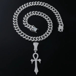 Chaîne cubaine en argent avec grand pendentif croix Ankh sertie de diamants hip-hop