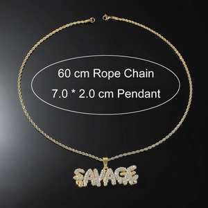 Vue détaillée du pendentif SAVAGE glacé avec chaîne torsadée de 60cm et dimensions