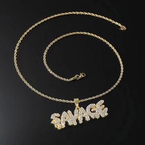Pendentif lettre Savage style hip hop avec diamants et chaîne torsadée dorée