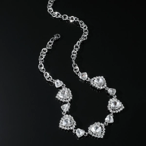 Fashion Zinc Alloy Heart Hollow Rhinestone Choker Necklace For Women Elegant Silver Tone Heart Pendant Necklace Jewelry Gift