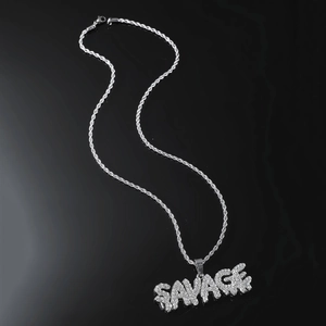 Collier pendentif Savage style hip hop avec diamants en or blanc sur une chaîne torsadée