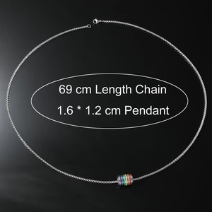 Collier à pendentif arc-en-ciel sur une chaîne de 69 cm avec finition en métal argenté
