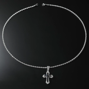 Collar con colgante de cruz hip hop con piedras negras y circonitas en cadena de cuerda