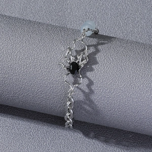Bracelet araignée punk gothique avec pierre noire et chaîne argentée à gros maillons