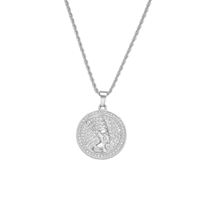 Collier médaillon Néfertiti argenté serti de zircons avec chaîne torsadée style hip hop