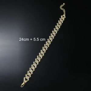 Détail de la chevillère cubaine dorée sertie de strass avec une longueur de 24 cm