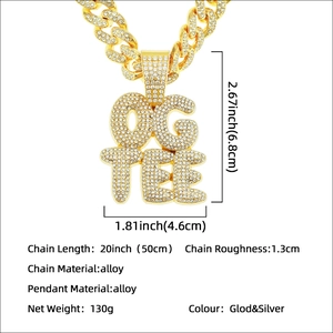 Pendentif lettre OG TEE serti avec chaîne cubaine dorée de 13mm pour style hip hop